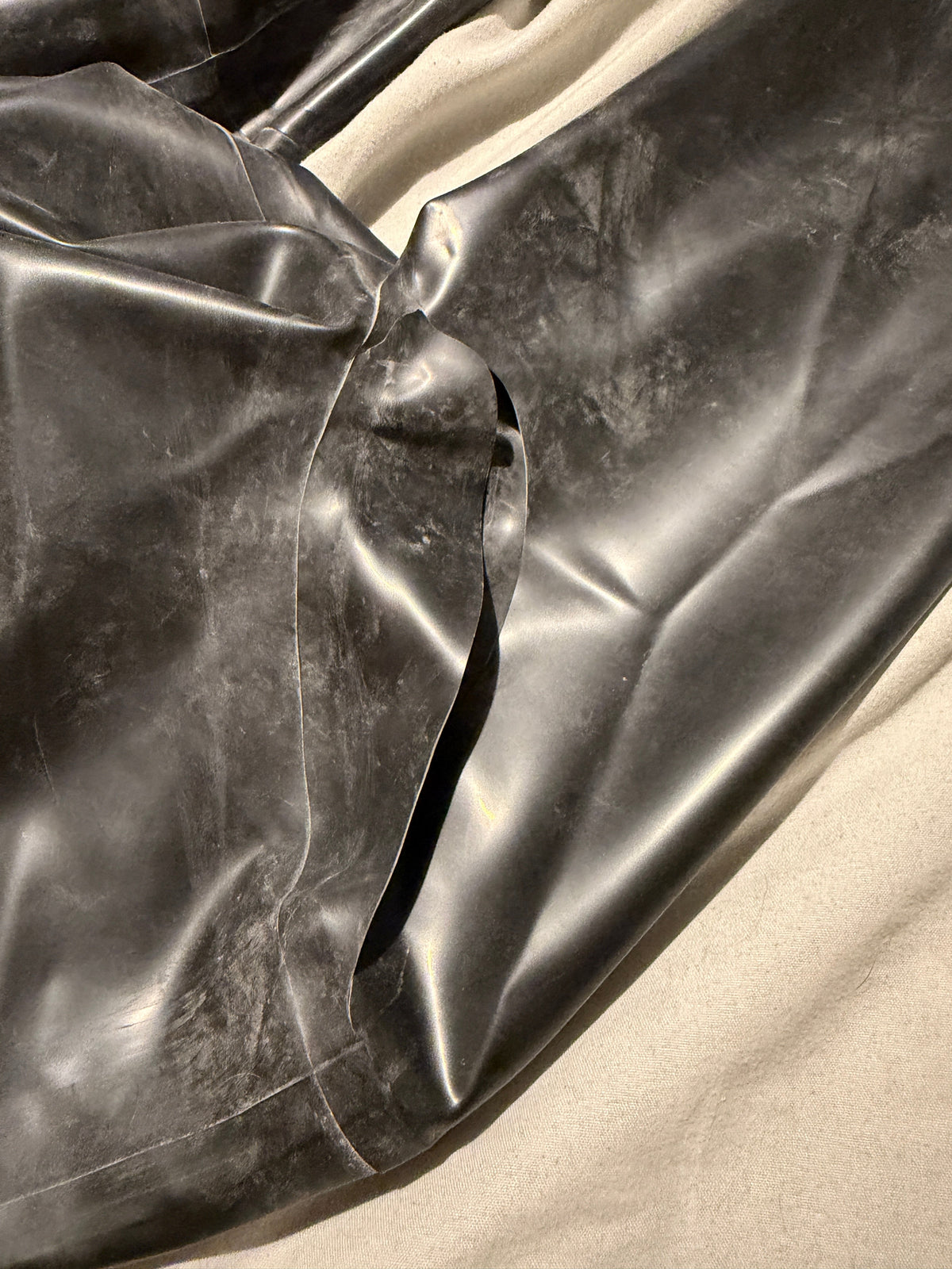 A Tear in New Latex: Seam Separation or Surface Cut?