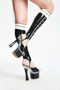 Black, trim is Pure White KPFST032