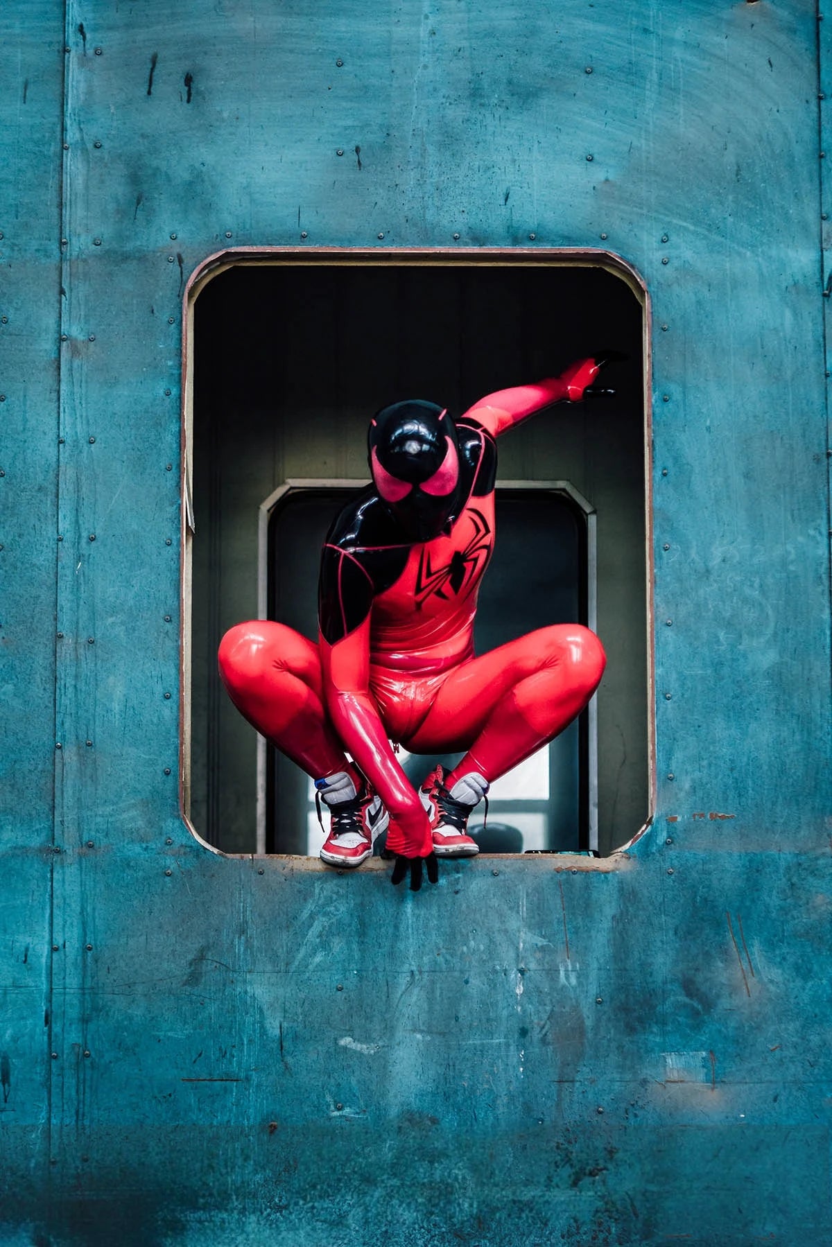 Red Male 'Nicodamidae' Spidey Latex Catsuit