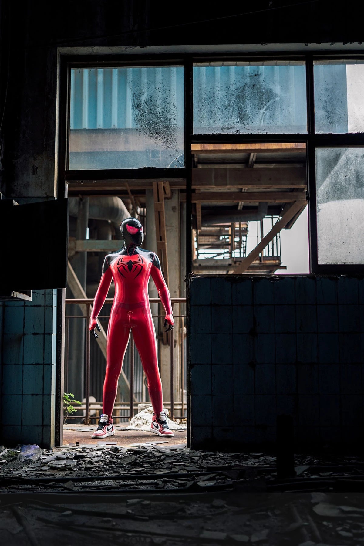 Red Male 'Nicodamidae' Spidey Latex Catsuit
