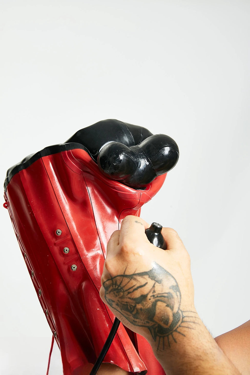 Red, trim is Black KPUBG018